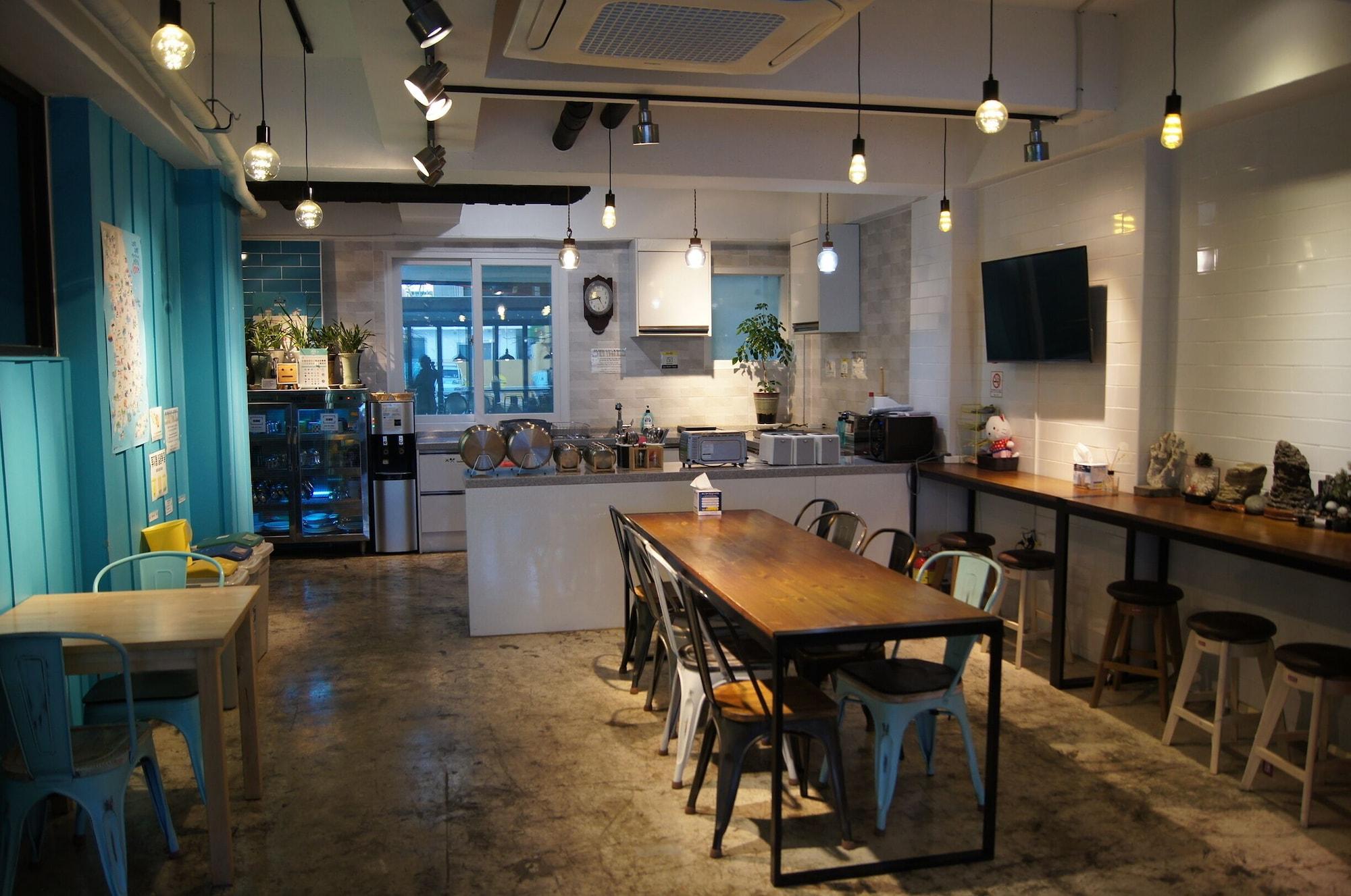 Backpackers In Yeosu Hostel Exterior photo